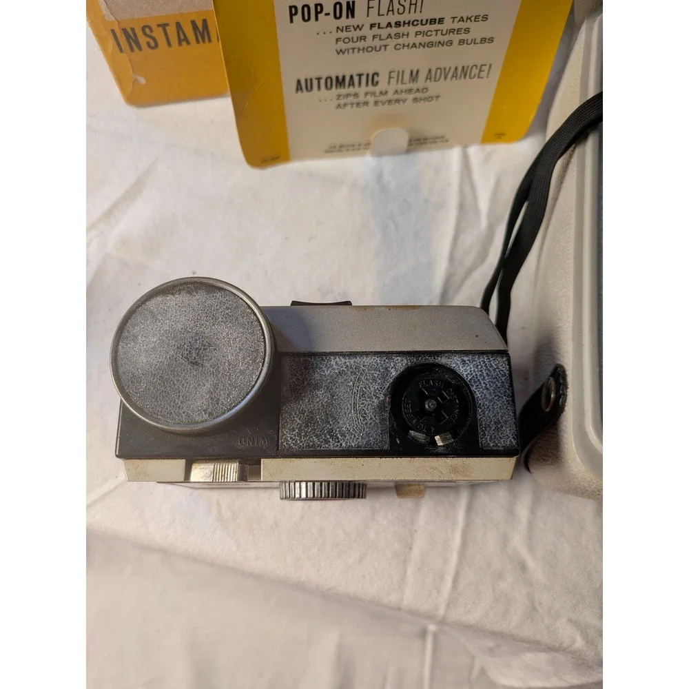 Kodak Instamatic 154 Camera Outfit Vintage 126 Film Case GE Flash Cubes Box